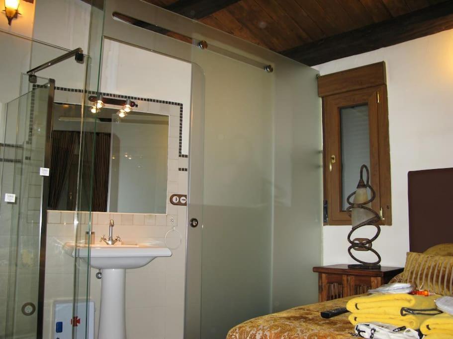Casa De Cucu Navaluenga *